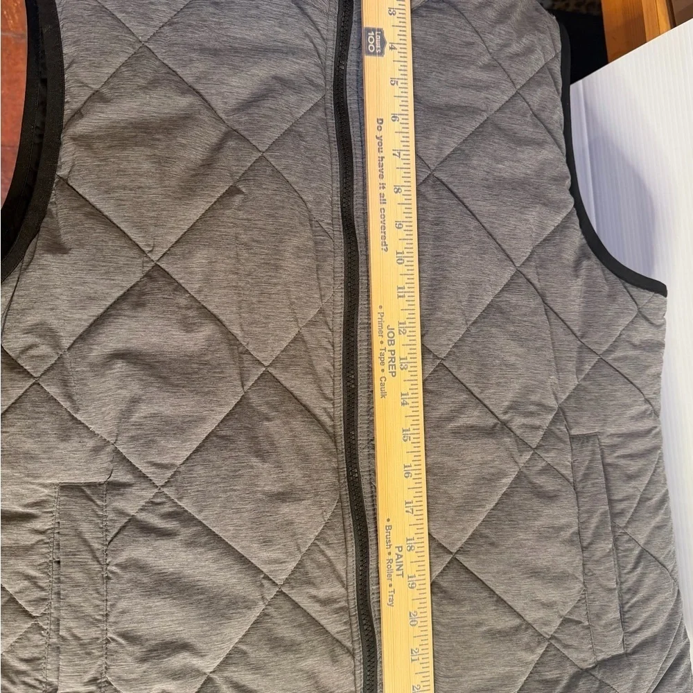 Banana Republic Unisex Large Gray Quilted/Water Resist Vest  Excellent Condition